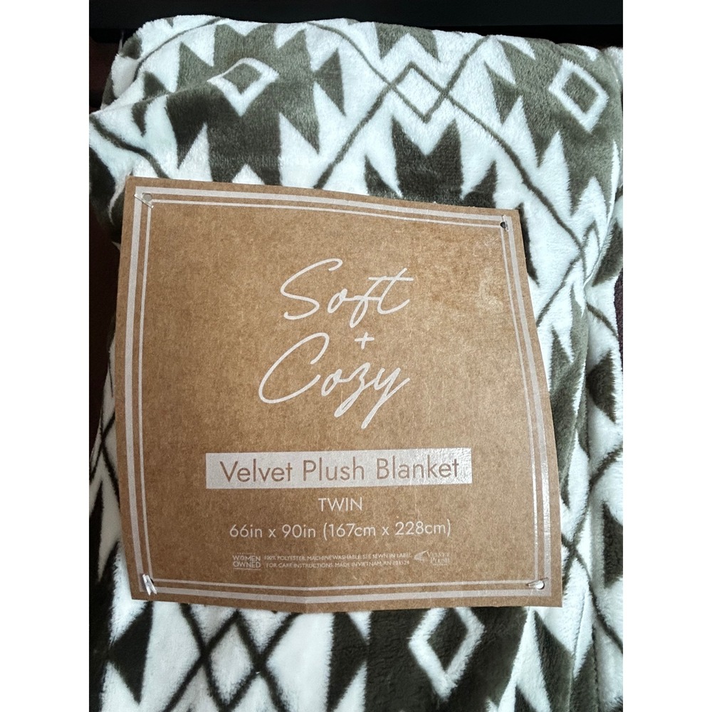 Soft & Cozy Velvet Plush Blanket Twin Southwestern Geometric Olive Green‎ Cream - Picture 2 of 6